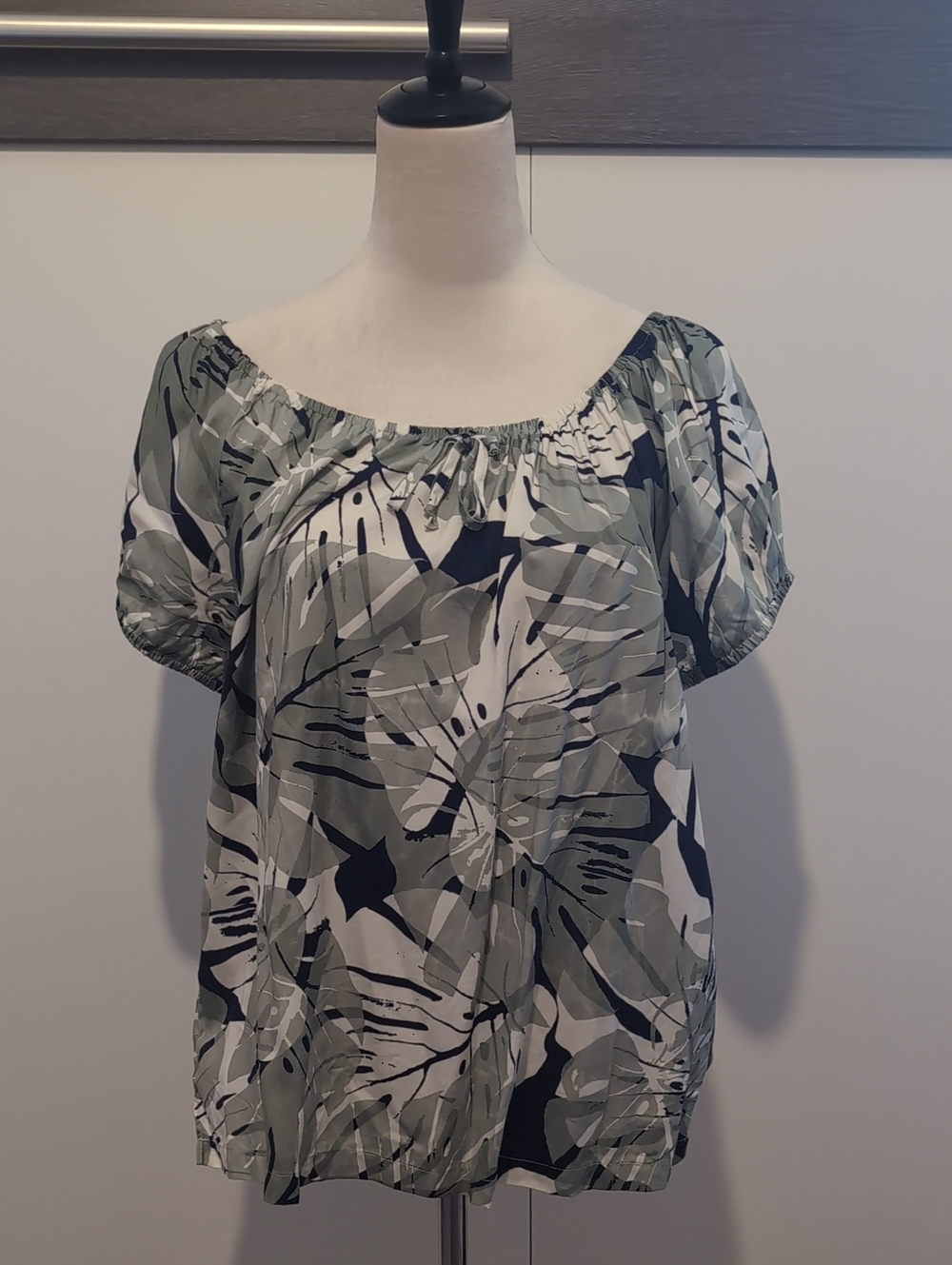 Off-Shoulder Leaf Print Blouse in Sage and White